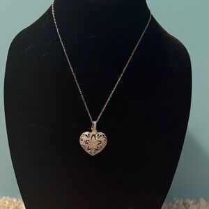Vintage style heart necklace